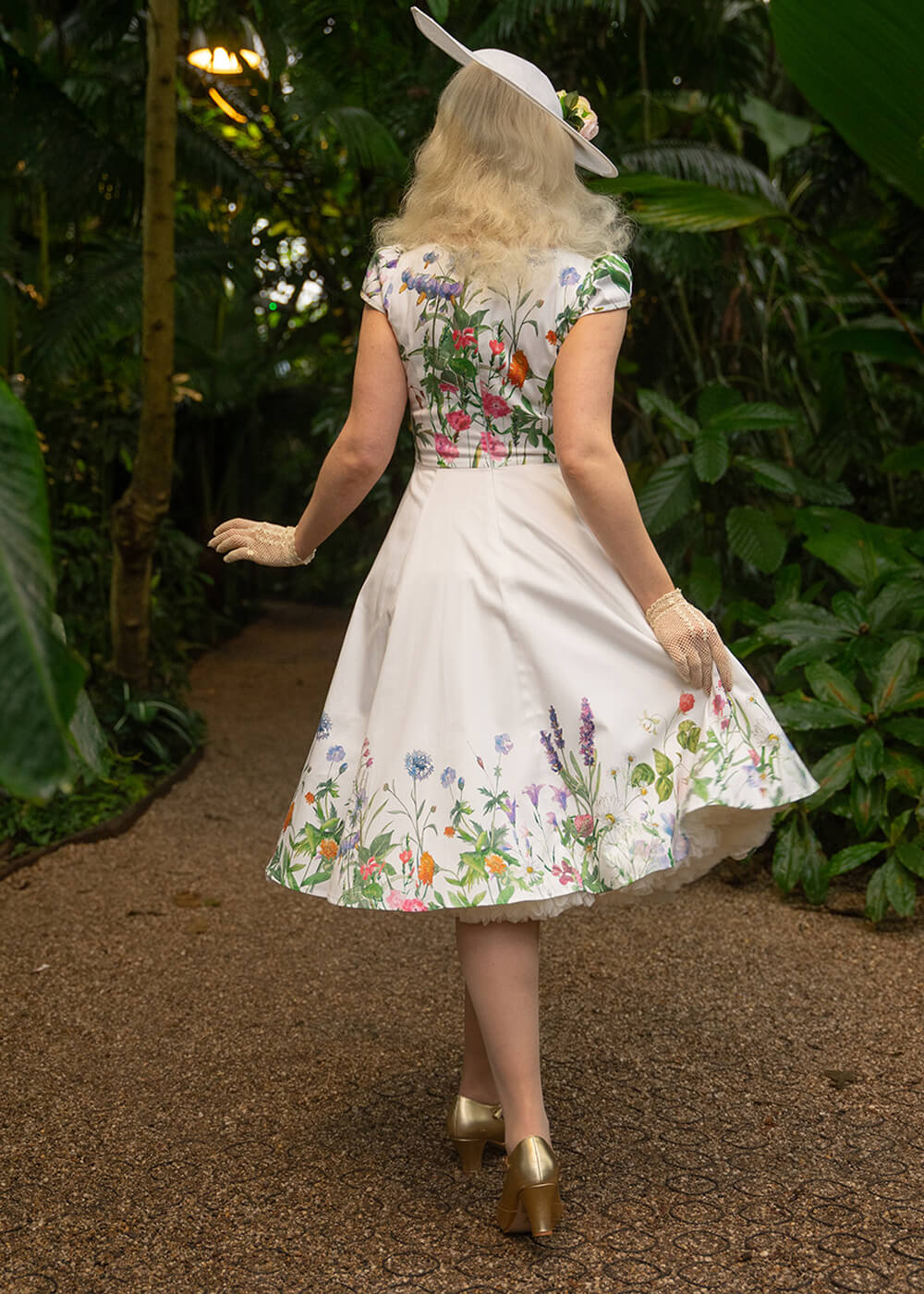 Hearts & Roses Robe Swing années 50 à fleurs automnales Blanche – Image 5
