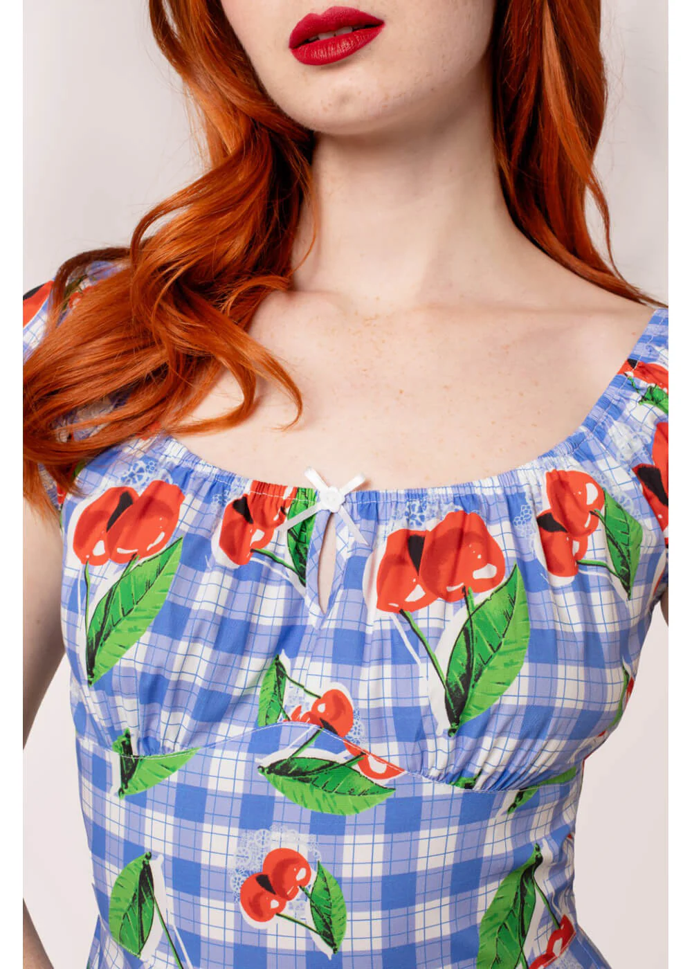 Robe Swing Gingham Cerise 50's Picnic de Hell Bunny en Bleu – Image 5