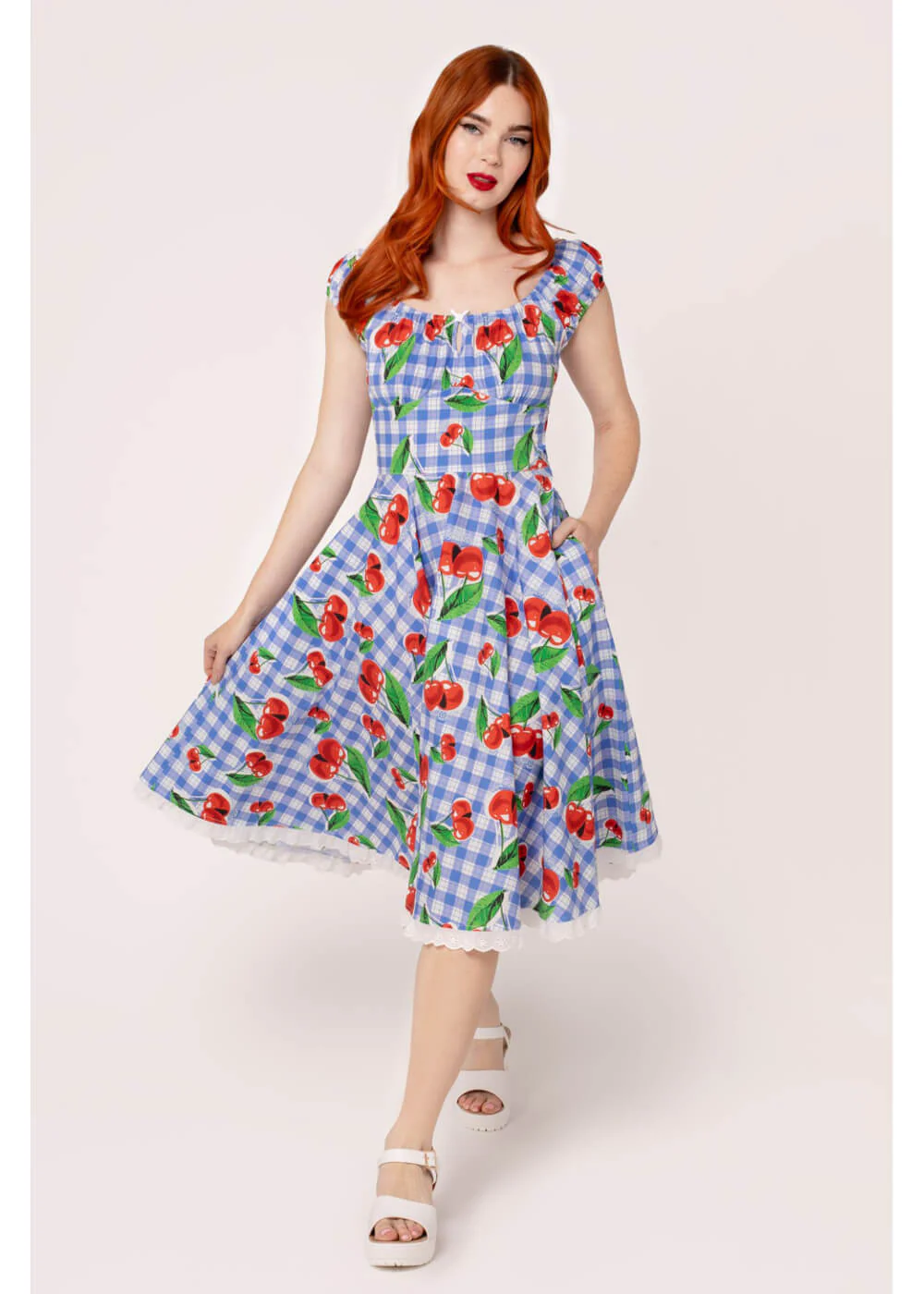 Robe Swing Gingham Cerise 50's Picnic de Hell Bunny en Bleu – Image 7