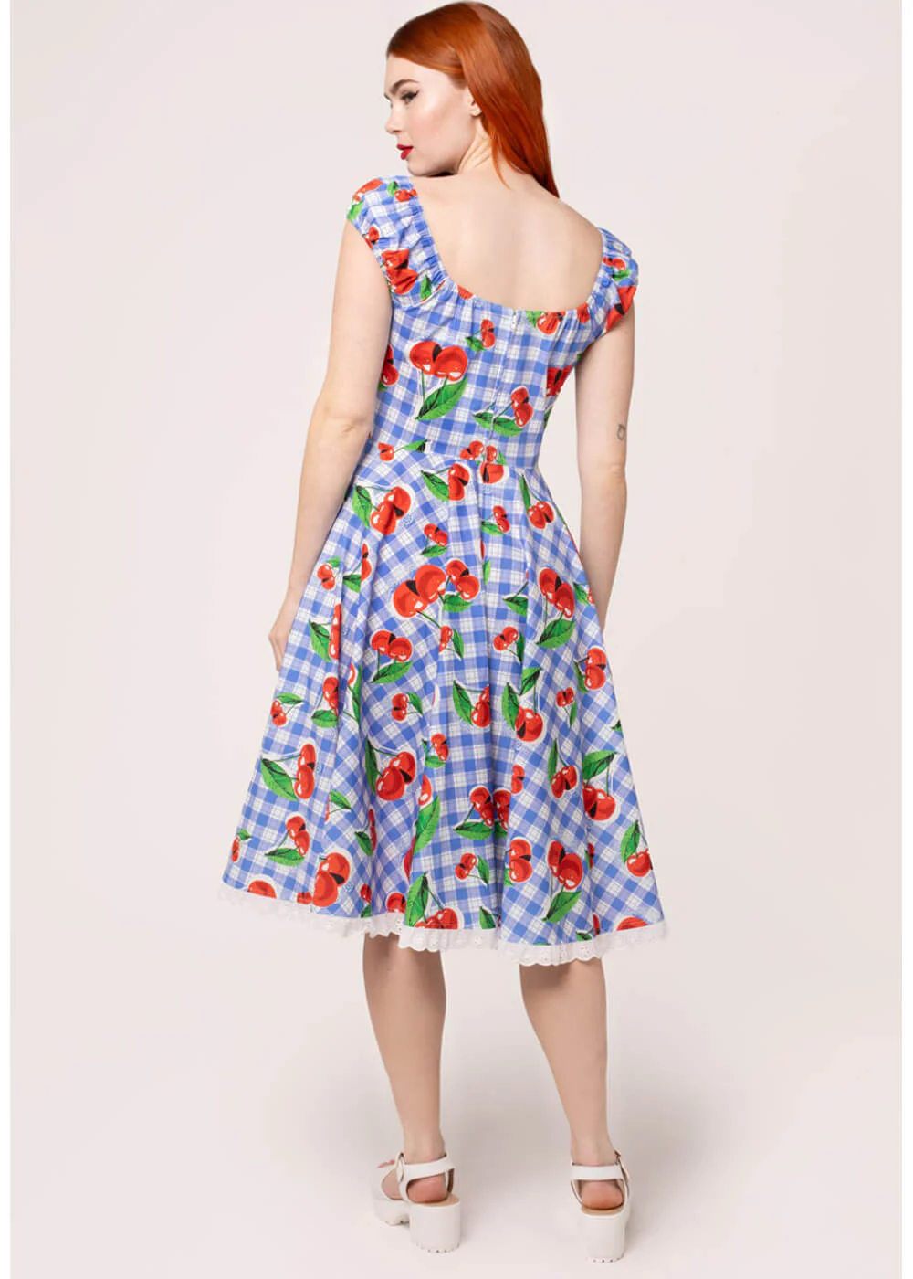 Robe Swing Gingham Cerise 50's Picnic de Hell Bunny en Bleu – Image 9