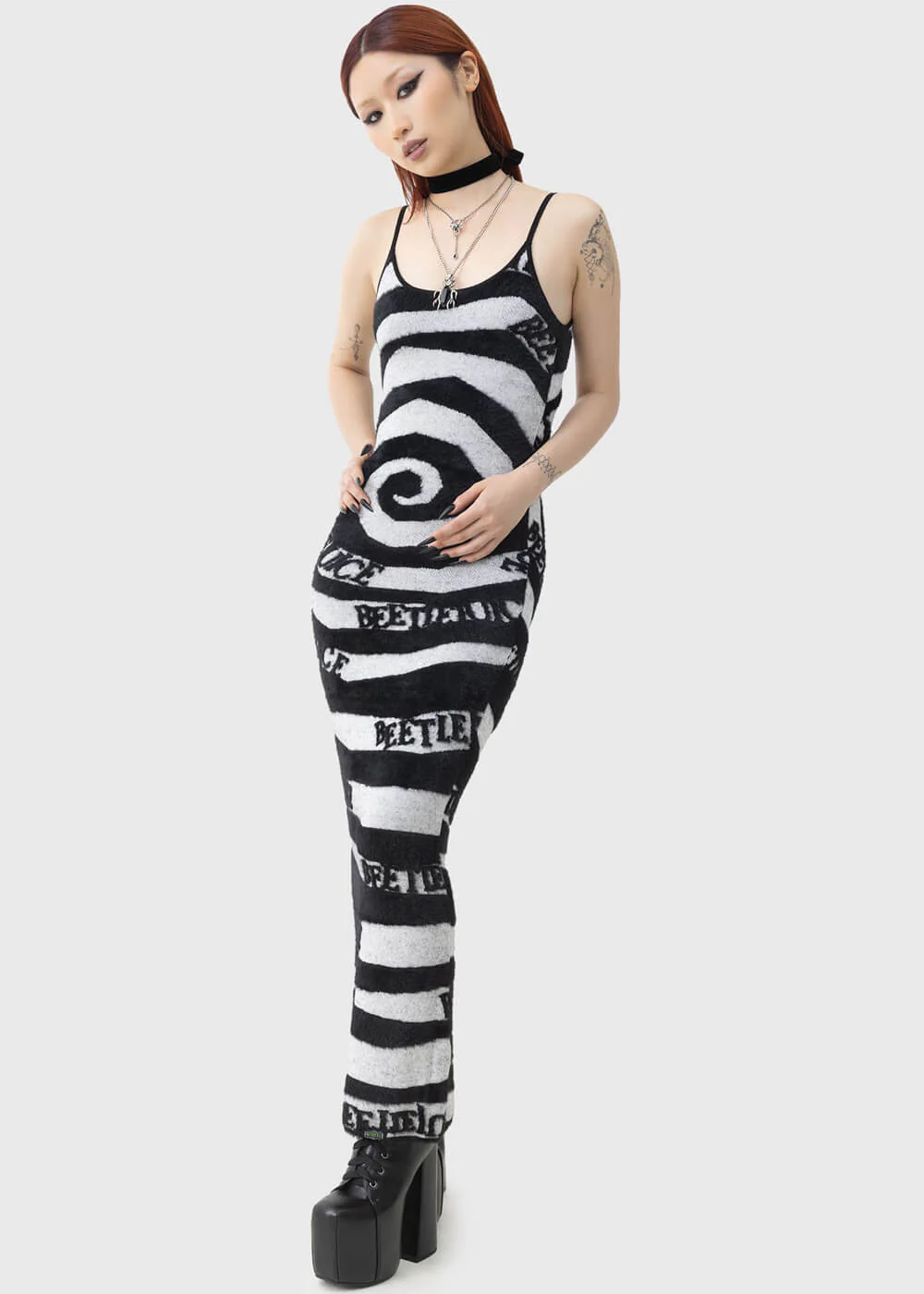 Killstar x Beetlejuice Vertigo Spiral Robe Maxi Tricotée Noir Blanc – Image 4