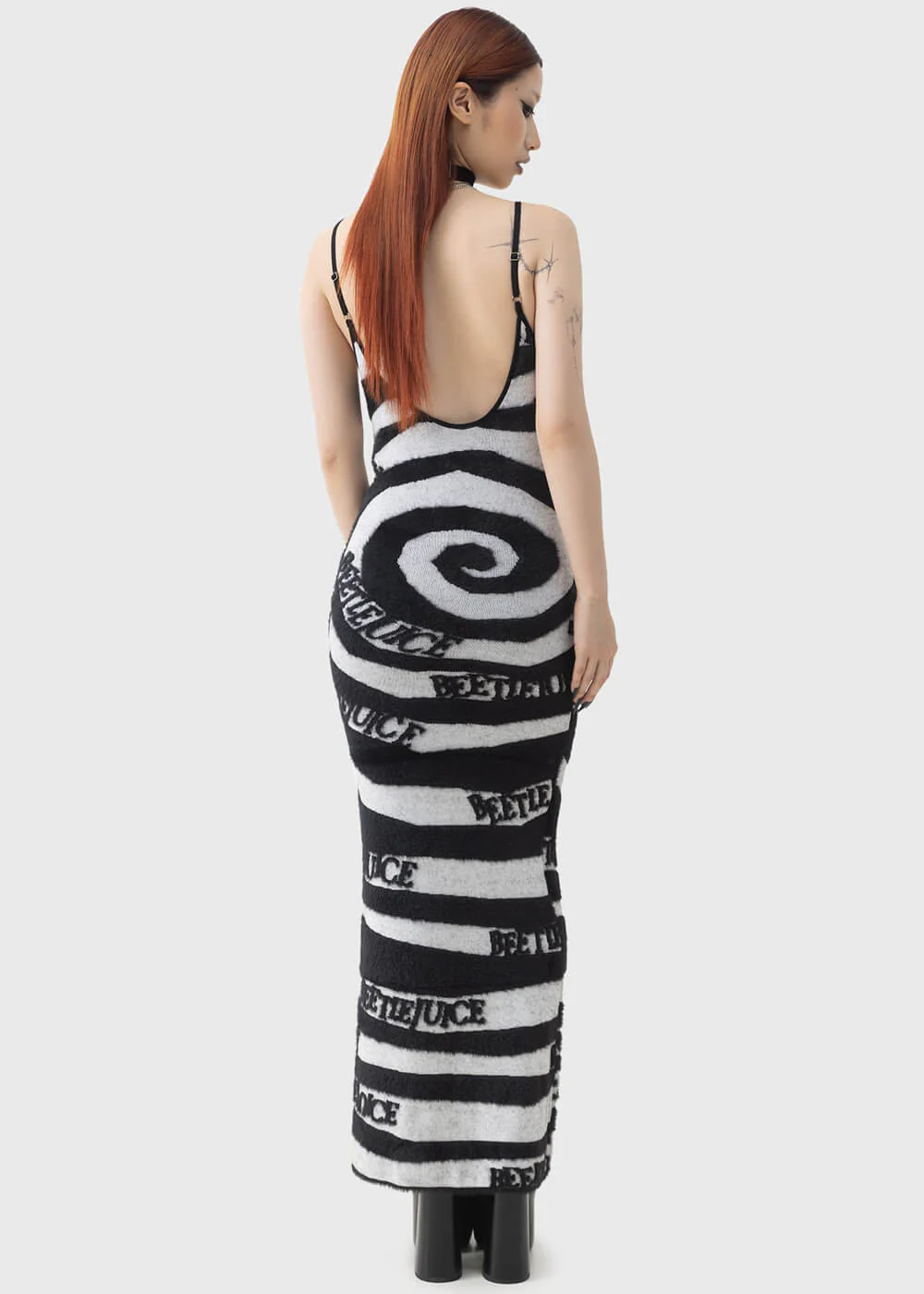 Killstar x Beetlejuice Vertigo Spiral Robe Maxi Tricotée Noir Blanc – Image 6